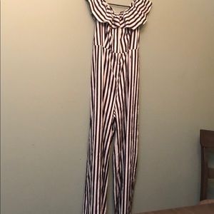 Woman’s Jumpsuit off the shoulder 🦋